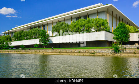 Das John-F.-Kennedy Center für Darstellende Künste, auf dem Potomac River in Washington DC Stockfoto