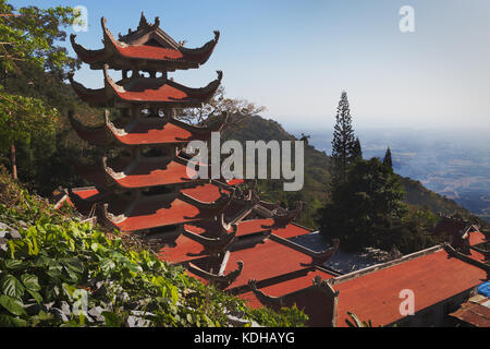 Tempel von nirvana Buddha auf Ta Cu Berg Linh Son Truong tho Tempel in Phan Thiet, Binh Thuan Provinz, Vietnam Stockfoto