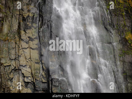 Nachi fällt in Wakayama, Japan. Mit einem Rückgang von 133 Meter, es ist das Land der höchste Wasserfall mit einer ununterbrochenen sinken. Stockfoto