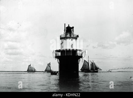 Der Spring Point Ledge Lighthouse in South Portland, Maine, wurde 1905 gebaut, um Schiffe sicher durch den geschäftigen Hafen von Portland zu führen. Der Leuchtturm ist eine historische Navigationshilfe an der Küste von Maine. Stockfoto