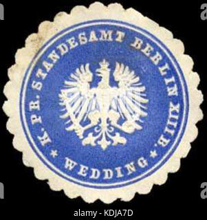 Dies ist ein Bild einer Siegelmarke aus dem Standesamt in Berlin XIII B, verbunden mit einem Hochzeitsdokument. Das Bild zeigt ein historisches Siegel, mit dem offizielle Dokumente Anfang des 20. Jahrhunderts authentifiziert wurden. Stockfoto