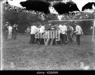 Pile Up an der Miami Universität Neuling sophomore Contest 1923 (3191643548) Stockfoto