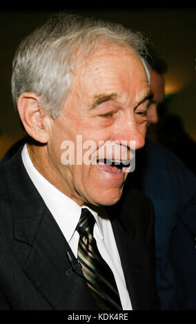 Der kongressabgeordnete Ron Paul dargestellt bei Peter Piper Pizza in Las Vegas, Nevada, 15. Januar, 2008. © kabik / MediaPunch Stockfoto