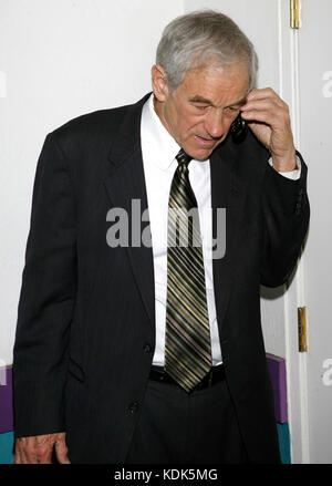 Der kongressabgeordnete Ron Paul dargestellt bei Peter Piper Pizza in Las Vegas, Nevada, 15. Januar, 2008. © kabik / MediaPunch Stockfoto