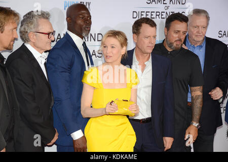 12. Oktober 2017 – Westwood, Kalifornien, USA – 12. Oktober 2017 – Westwood, Kalifornien – Ron Hall, Djimon Hounsou, Renee Zellweger, Greg Kinnear, Michael Carney. Die Premiere von Los Angeles fand im Westwood Village Theatre statt. Foto: Billy Bennight/AdMedia (Foto: © Billy Bennight/AdMedia via ZUMA Wire) Stockfoto