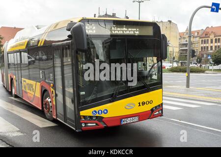 Posen, Wielkopolska, Polen. Oktober 2017. 12. Oktober 2017 - Posen, Polen - Tests eines modernen, emissionsfreien Elektrobusses. Quelle: Dawid Tatarkiewicz/ZUMA Wire/Alamy Live News Stockfoto