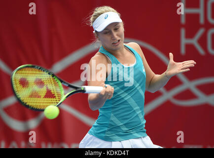 Hongkong, China. Oktober 2017. Daria Gavrilova aus Australien trifft im Halbfinale der Einzel gegen Jennifer Brady aus den Vereinigten Staaten bei den WTA Hong Kong Tennis Open 2017 in Hongkong, Südchina, 14. Oktober 2017. Quelle: Lo Ping Fai/Xinhua/Alamy Live News Stockfoto