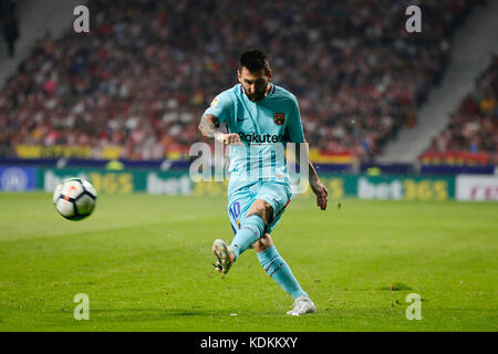 Madrid, Spanien. 14. Oktober, 2017. Lionel Andres Messi (10) der FC Barcelona Spieler. La Liga zwischen Atletico de Madrid vs FC Barcelona am Wanda Metropolitano Stadion in Madrid, Spanien, 14. Oktober 2017. Credit: Gtres Información más Comuniación auf Linie, S.L./Alamy leben Nachrichten Stockfoto