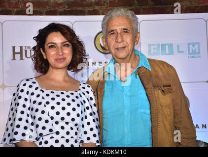 Mumbai, Indien. 14. Oktober, 2017. indische Schauspielerin tisca Chopra mit naseeruddin Shah an den speziellen drücken Sie vor der Premiere ihres Films "die Hungrigen" bei Juhu in Mumbai treffen. Stockfoto