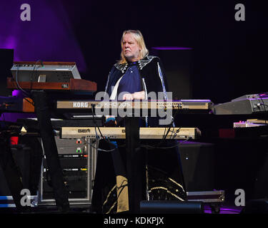 West Palm Beach, FL, USA. Okt. 2017. YES tritt am 13. Oktober 2017 im Kravitz Center in West Palm Beach Florida auf. Kredit: Mpi04/Media Punch/Alamy Live News Stockfoto