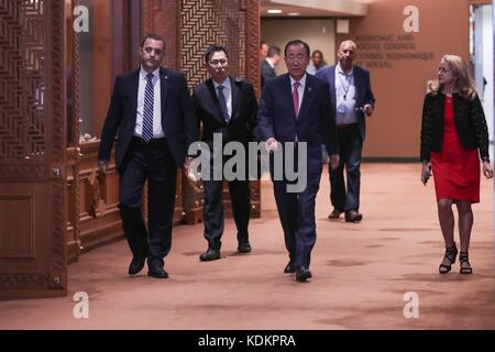 United Nations, New York, USA, Oktober 13 2017 - der ehemalige Generalsekretär Ban Ki-moon besucht heute Freunde und Ex-Kollegen im UN-Hauptquartier in New York City. Foto: Luiz Rampelotto/EuropaNewswire | weltweite Nutzung Stockfoto