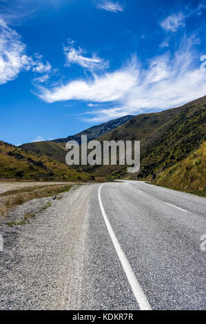 Lindis Pass, otago • Neuseeland Lindis Pass auf einer Höhe von 971 Meter, auf dem State Highway 8 zwischen Centra Stockfoto