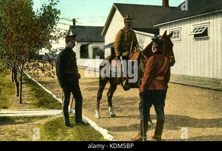 Postkarte von Royal North West Mounted Police Officers in der Macleod, Alberta Kaserne Stockfoto