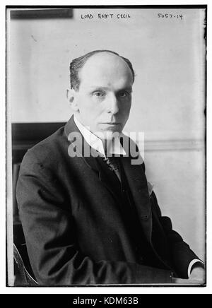 Robert Cecil, 1. Viscount Cecil der Chelwood suchen rechts ca. 1915 Stockfoto