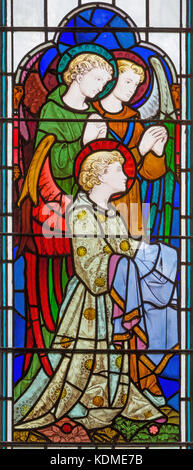 London, Großbritannien - 14 September, 2017: Die Engel in Anbetung auf die Glasmalereien in der Kirche st. Michael cornhill von Clayton und Bell Stockfoto