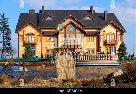 Kiew, Ukraine - 24. Februar 2014: mezhyhirya - private Residenz der ex-Präsident Janukowitsch, jetzt öffentlich. Stockfoto