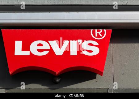 Aarhus, Dänemark - 8. November 2015: Levi Strauss im Jahre 1853 gegründet, ist ein privat geführtes American Clothing Company weltweit bekannt f Stockfoto