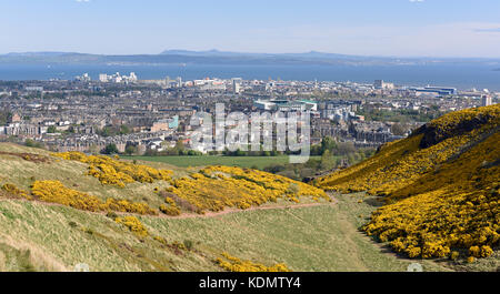 Blick auf Edinburgh von Arthur's Seat in Edinburgh, Schottland Stockfoto