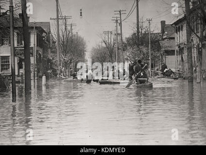 Während der Rettungsarbeiten in Dayton, Ohio Flut von 1913 Stockfoto