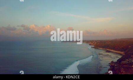 Große Skala neben Ozean Stockfoto