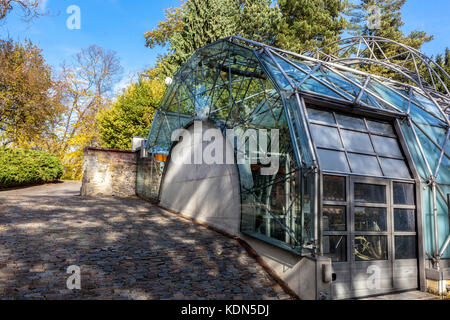 Gewächshaus, Orangerie, moderner Bau im Königlichen Garten der Prager Burg Gärten Herbst, Tschechische Republik Stockfoto