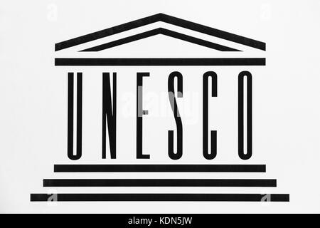 Genf, Schweiz - 1. Oktober 2017: UNESCO-Logo an einer Wand. Die UNESCO ist die Organisation der Vereinten Nationen für Bildung, Wissenschaft und Kultur Stockfoto