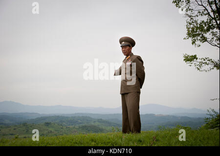 UN officier en Charge de la visite de la DMZ (Zone coréenne démilitarisée) le 7 octobre 2012. Ein für den Besuch der DMZ verantwortender Offizier ( Demilitarist Stockfoto