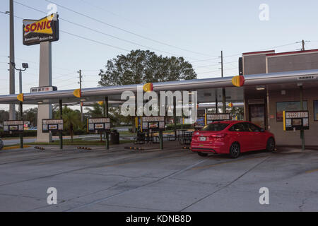 Sonic Fast Food Restaurant in Eustis, Florida USA Stockfoto