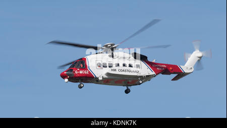 Sikorsky S-92 Coastguard Helicopter startet vom Cornwall Newquay Airport auf Abruf. Stockfoto