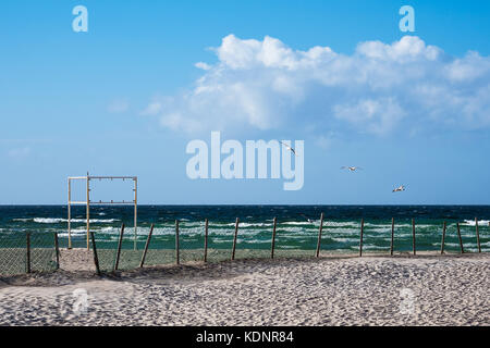 Der Strand an der Ostsee in Warnemünde, Deutschland. Stockfoto