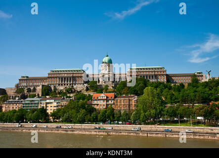 Die Budaer Burg über die Donau gesehen Stockfoto