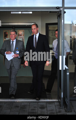 Prince William wird gesehen in aintree Krankenhaus gebracht, wo er Mitarbeiter und Patienten vor der Eröffnung der neuen Patientenversorgung und Trauma unit Met. Mit: Prinz William wo: liverpool, Großbritannien Wann: 14 Sep 2017 Credit: wenn.com Stockfoto