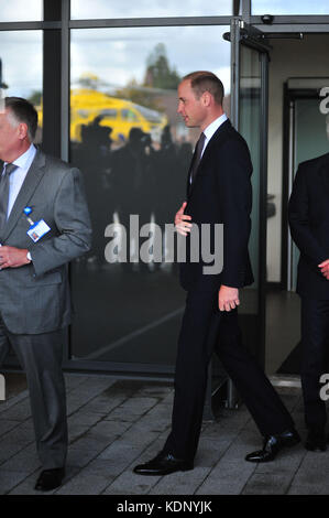 Prince William wird gesehen in aintree Krankenhaus gebracht, wo er Mitarbeiter und Patienten vor der Eröffnung der neuen Patientenversorgung und Trauma unit Met. Mit: Prinz William wo: liverpool, Großbritannien Wann: 14 Sep 2017 Credit: wenn.com Stockfoto