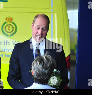 Prince William wird gesehen in aintree Krankenhaus gebracht, wo er Mitarbeiter und Patienten vor der Eröffnung der neuen Patientenversorgung und Trauma unit Met. Mit: Prinz William wo: liverpool, Großbritannien Wann: 14 Sep 2017 Credit: wenn.com Stockfoto