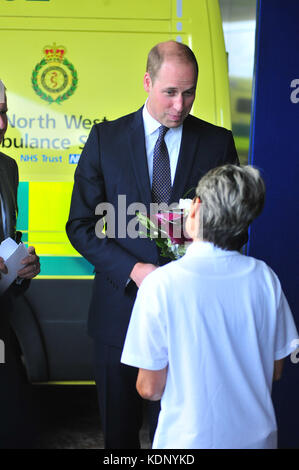 Prince William wird gesehen in aintree Krankenhaus gebracht, wo er Mitarbeiter und Patienten vor der Eröffnung der neuen Patientenversorgung und Trauma unit Met. Mit: Prinz William wo: liverpool, Großbritannien Wann: 14 Sep 2017 Credit: wenn.com Stockfoto