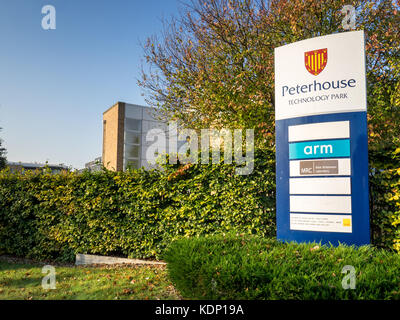 ARM Head Office Campus in Cambridge - Hinweis Neue 2017 Design Corporate Logo. ARM ist eine 100%ige Tochtergesellschaft der Gruppe SoftBank Corp. Stockfoto