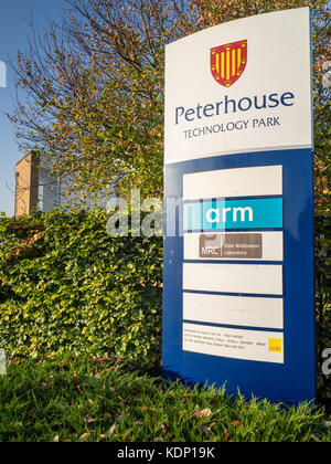 ARM Head Office Campus in Cambridge - Hinweis Neue 2017 Design Corporate Logo. ARM ist eine 100%ige Tochtergesellschaft der Gruppe SoftBank Corp. Stockfoto