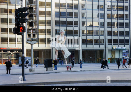 Chicago, Jan 31: die berühmten riesigen forever Marilyn statue am 31.Januar 2012 in Chicago, Illinois, United States Stockfoto