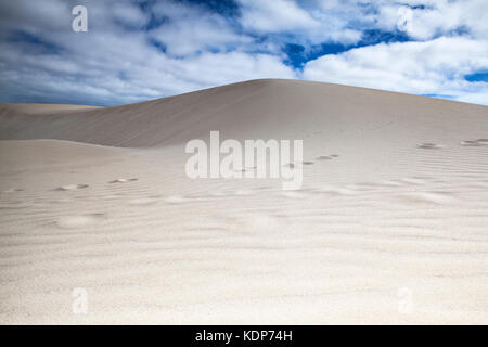 Blick auf die Wüste Sand Dünen am Kap Verde an einem sonnigen Tag Stockfoto