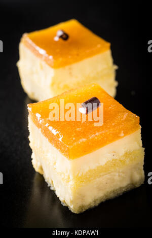 Süße gebackene Tarte mit Orange Marmelade und Butter Creme Stockfoto