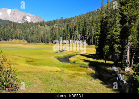 Mt. Lassen Volcanic National Park overs Besucher einige der landesweit schönsten, malerische Ausblicke! Kings Creek Stockfoto