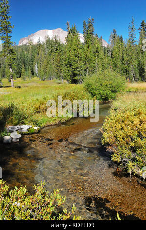 Mt. Lassen Volcanic National Park overs Besucher einige der landesweit schönsten, malerische Ausblicke! Kings Creek Stockfoto