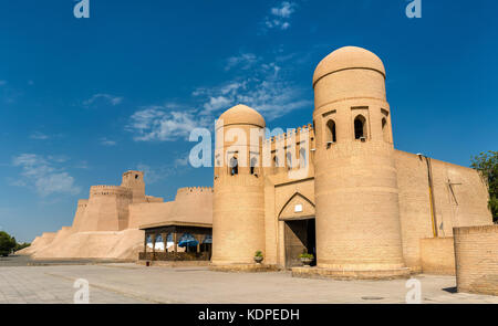 Den Westen mit dem Tor von Itchan Kala-Chiwa, Usbekistan Stockfoto