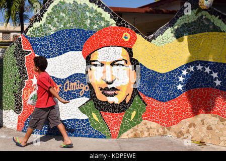 Ein Wandbild von Chavez in Fusterlandia, eine Kunst, komplexe ist benannt nach seinem Schöpfer Jose Fuster in Jaimanitas, einer strukturschwachen Gegend in der Nähe von Havanna Kuba hergestellt wurde Stockfoto