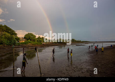 Bahia Solano ist eine kleine, isolierte Stadt an der Pazifikküste Kolumbiens im Departement Chocó und wird hauptsächlich von Afro-Kolumbianern bewohnt. Stockfoto