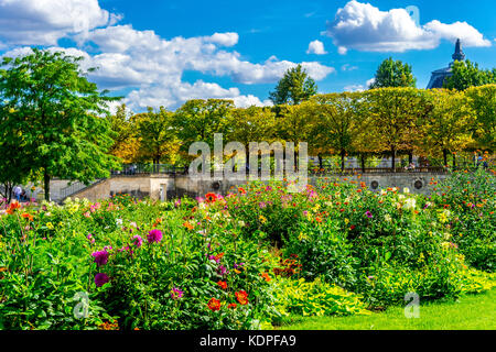 Tuileries Garden an einem schönen sonnigen Sommertag Stockfoto