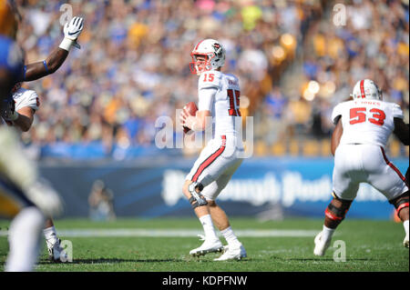 Pittsburgh, PA, USA. 14 Okt, 2017. Ryan Finley #15 Während der Pitt Panthers vs NC Zustand Wolfpack Spiel am Heinz Feld in Pittsburgh, PA. Jason Pohuski/CSM/Alamy leben Nachrichten Stockfoto