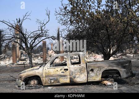 Peking, China. Oktober 2017. Das Foto vom 13. Oktober 2017 zeigt ein verbranntes Wohngebiet in Santa Rosa, Kalifornien, USA. Quelle: Wu Xiaoling/Xinhua/Alamy Live News Stockfoto