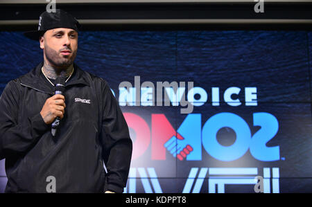 Miami, FL - 14. OKTOBER: Nicky Jam posiert im Presseraum bei One Voice: Somos Live! Ein Konzert Für Katastrophenhilfe im Marlins Park am 14. Oktober 2017 in Miami, Florida. Kredit: MPI10 / MediaPunch Stockfoto