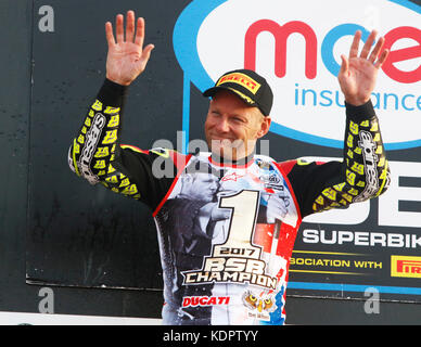 Seeburg, UK. 15 Okt, 2017. Mce versicherung British Superbike Championship Shane Byrne gewinnt in Brands Hatch fawkham Credit: glamourstock/alamy leben Nachrichten Stockfoto